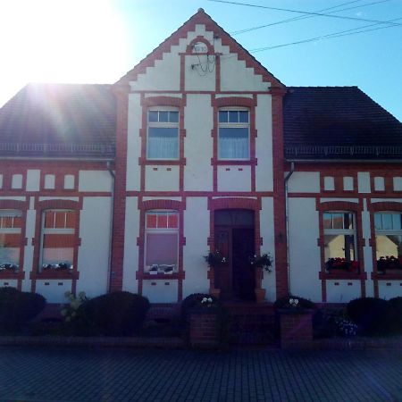 Bed and Breakfast Am Lindenplatz Crinitz Exterior foto